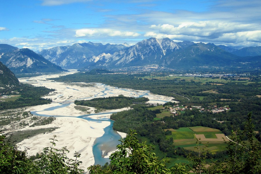 Rivier de Tagliamento vanuit uitkijkpunt boven Muris