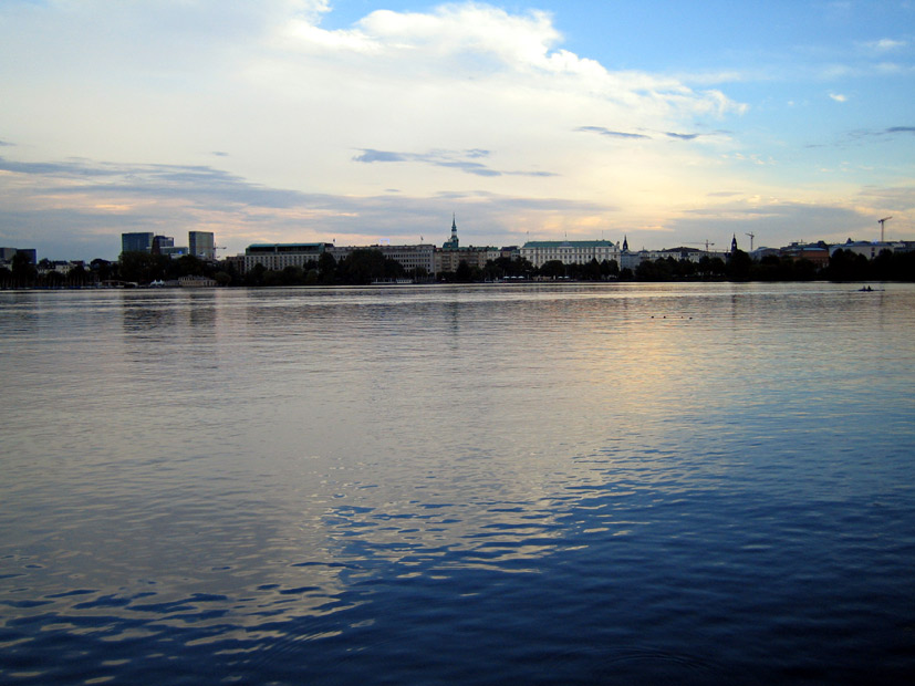 Skyline van Hamburg, gezien vanaf de Alster