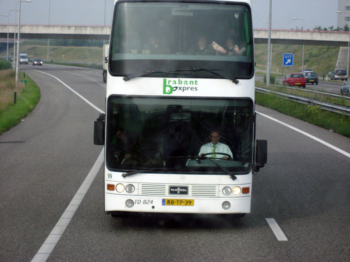 Onderweg tijdens verplaatsen per bus