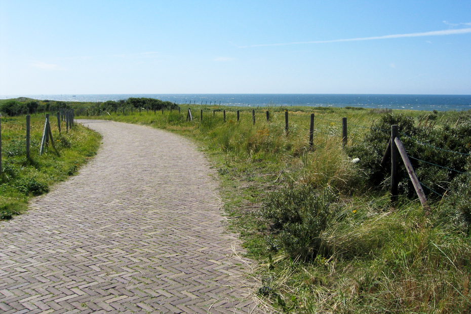 De zee vanuit de duinen tussen Scheveningen en Kijkduin